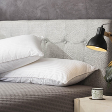 Cargar imagen en el visor de la galería, ALMOHADA FIRME RAYA SATIN 250H SILI CLASICA