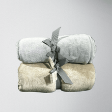 Cargar imagen en el visor de la galería, Set x2 Cobija  Flannel Fleece Gris/Beige
